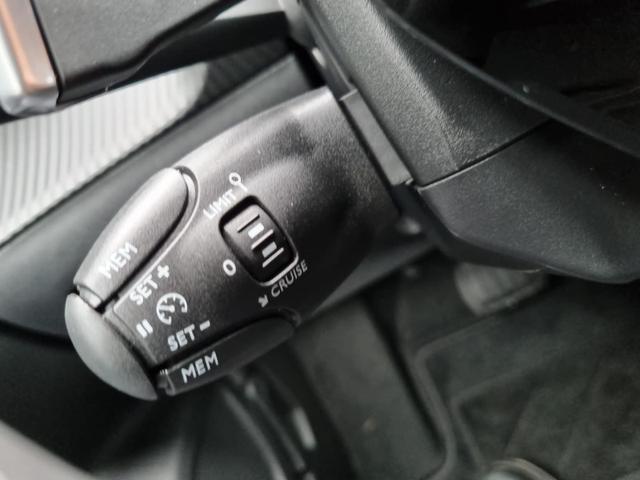 2008 1.2 PureTech 130PS Automatik Allure AHK abnehmbar Rückf.Kamera PDC Sitzheizung Klimaautomatik Navi Apple CarPlay Android Auto Touchscreen Bluetooth DAB+ 2xKeyless Virtual Cockpit 17-LM abged.Scheiben LED-Scheinw. 