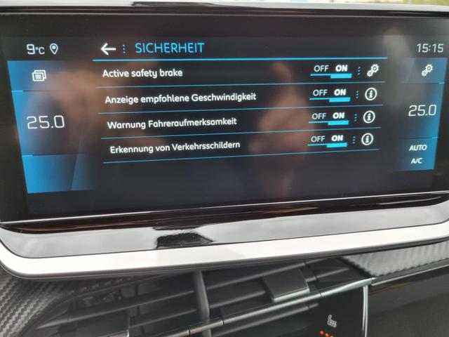 2008 1.2 PureTech 130PS Automatik Allure AHK abnehmbar Rückf.Kamera PDC Sitzheizung Klimaautomatik Navi Apple CarPlay Android Auto Touchscreen Bluetooth DAB+ 2xKeyless Virtual Cockpit 17-LM abged.Scheiben LED-Scheinw. 