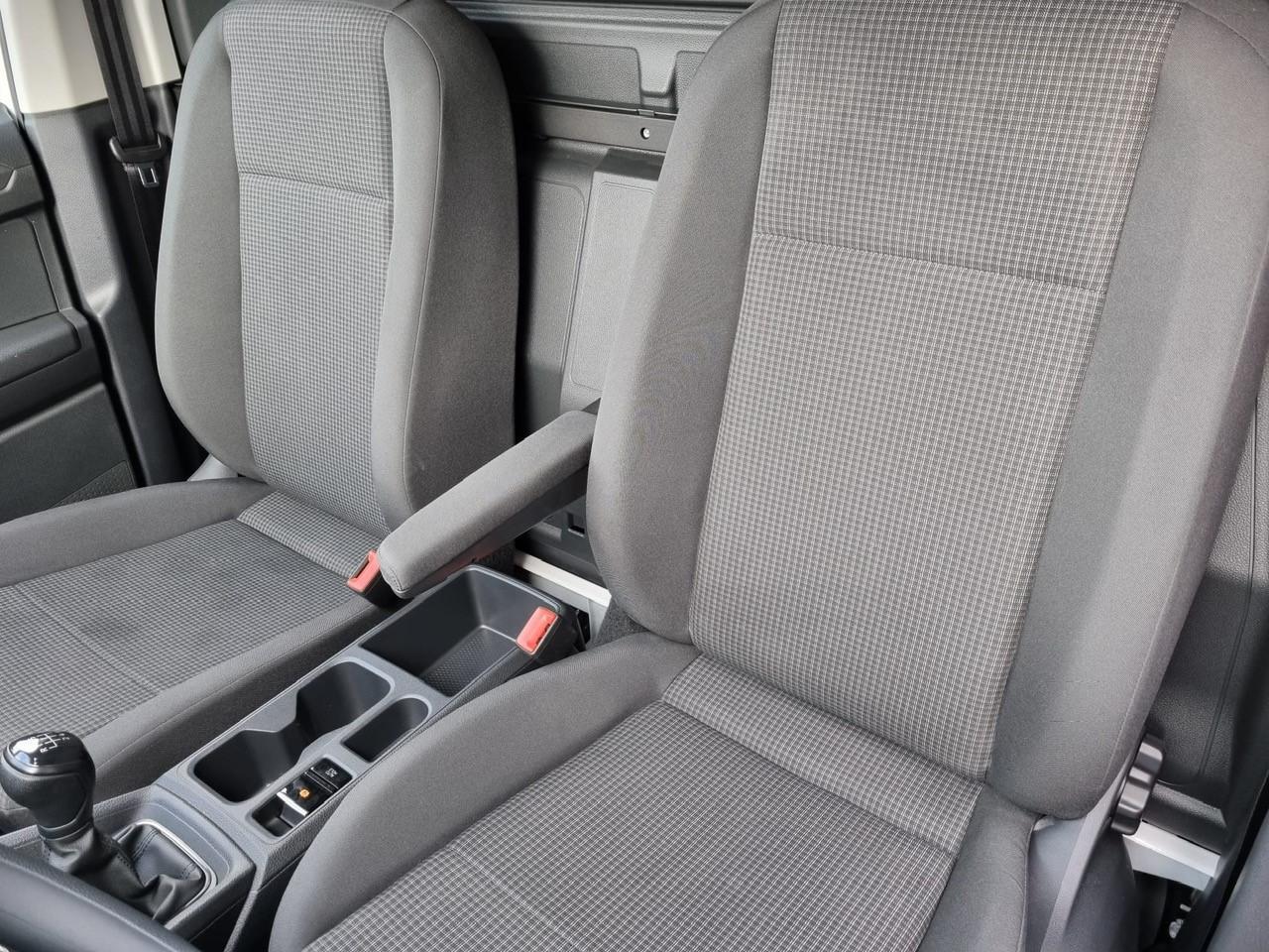 Volkswagen Caddy Cargo 2.0 TDI 75PS 2-Sitzer Anhängerkupplung Klima  Parksensoren VW-Radio Apple CarPlay Android Auto Hecktüren180º Schiebetür  rechts Holzboden Verkleidung komplett Ganzjahresreifen