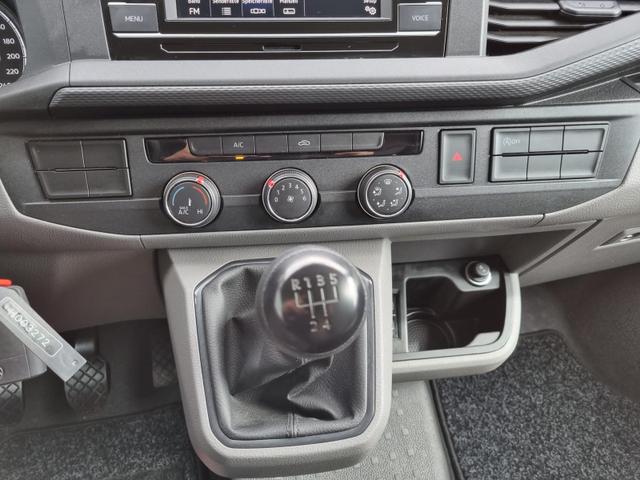 Volkswagen Transporter 6.1 Kastenwagen L2 2.0 TDi 110PS 2-Sitzer Anhängerkupplung Klima Navi Apple CarPlay Android Auto Bluetooth Touchscreen PDC Ganzjahresreifen 