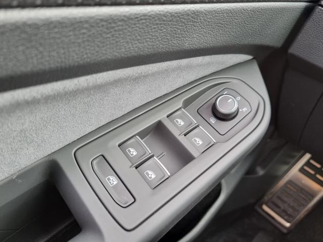 Golf 1.5 TSI OPF 150PS R-Line Virtual Cockpit Rückf.Kamera Air-Care-Climatronic Sitzheizung Lenkradheizung Abg.Scheiben AbstandsTempomat Radio "Ready 2 Discover" Apple Car Play Android Auto Ladefunktion Handy PDC v+h 