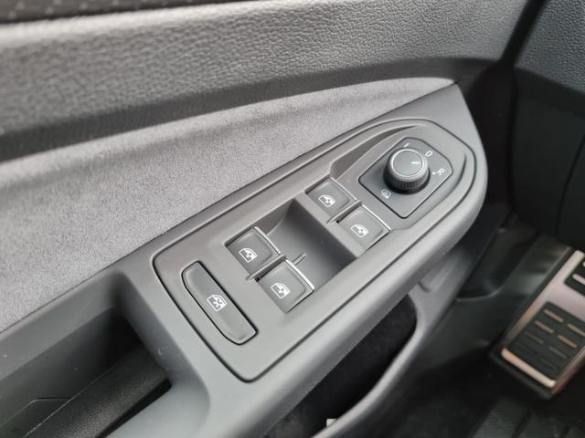 Golf 1.5 TSI OPF 150PS R-Line Virtual Cockpit Rückf.Kamera Air-Care-Climatronic Sitzheizung Lenkradheizung Abg.Scheiben AbstandsTempomat Radio "Ready 2 Discover" Apple Car Play Android Auto Ladefunktion Handy PDC v+h 