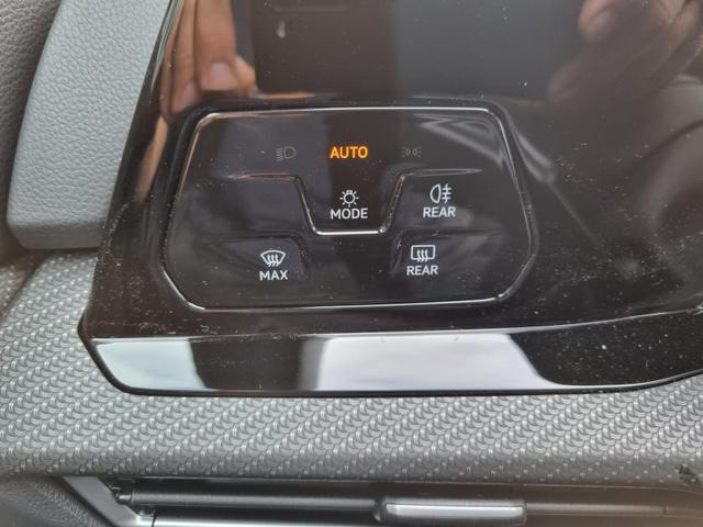 Golf 1.5 TSI OPF 150PS R-Line Virtual Cockpit Rückf.Kamera Air-Care-Climatronic Sitzheizung Lenkradheizung Abg.Scheiben AbstandsTempomat Radio "Ready 2 Discover" Apple Car Play Android Auto Ladefunktion Handy PDC v+h 