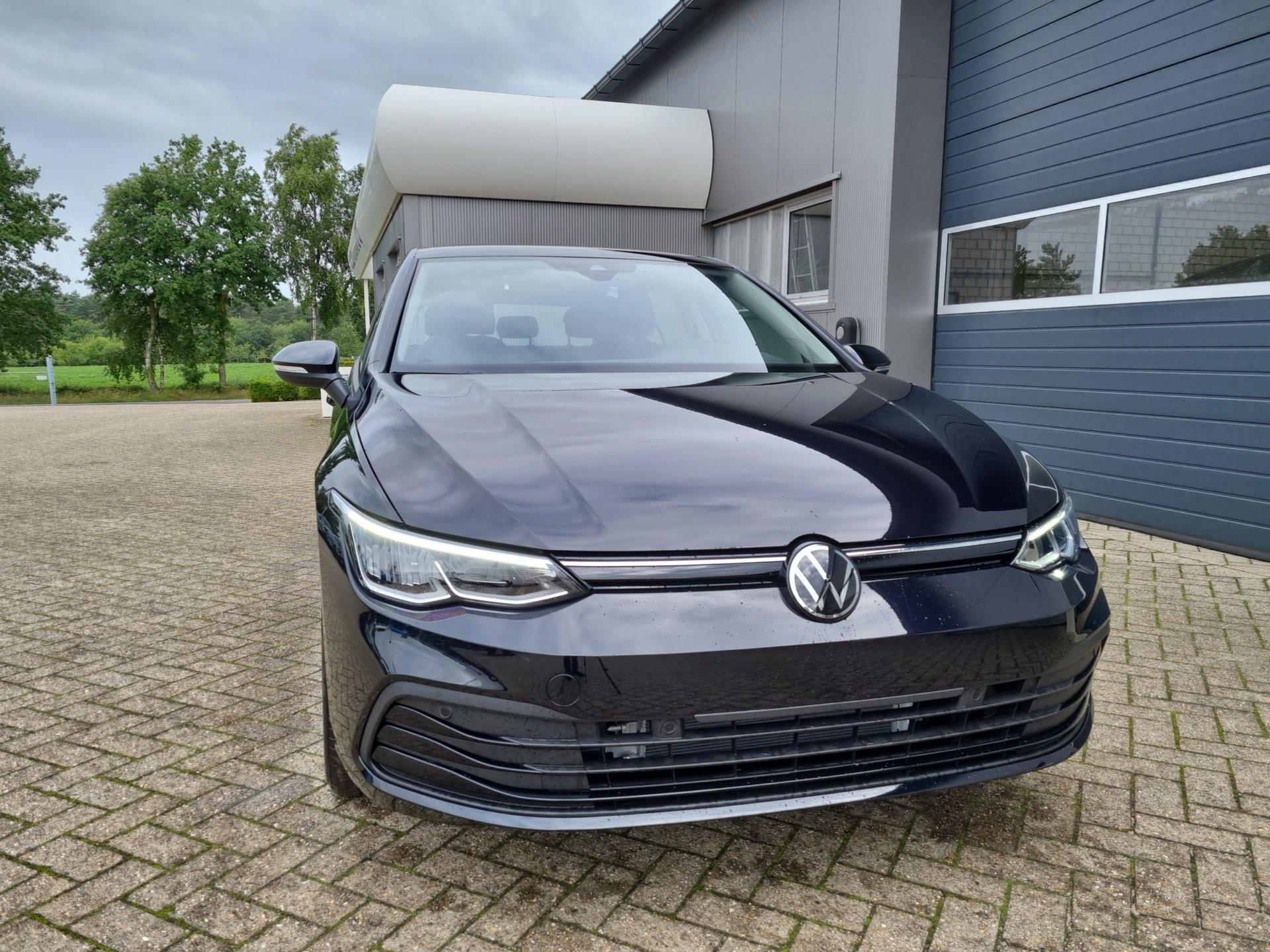 Volkswagen Golf 1.5 TSI 130PS Life Klimaautomatik Sitzheizung Lenkradheizung  AbstandsTempomat LED-Scheinw. PDC v+h 16LM Apple Car Play Android Auto  Neuwagen mit Rabatt