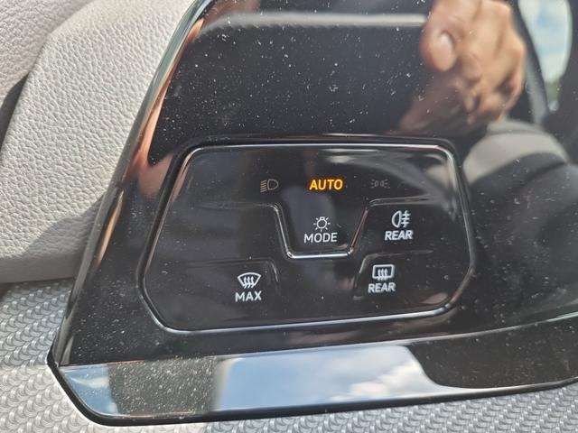 Golf 1.5 TSI OPF 150PS R-Line Virtual Cockpit Rückf.Kamera Air-Care-Climatronic Sitzheizung Lenkradheizung Abg.Scheiben AbstandsTempomat Radio "Ready 2 Discover" Apple Car Play Android Auto Ladefunktion Handy PDC v+h 