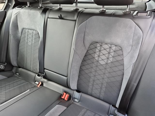 Golf 1.5 TSI OPF 150PS R-Line Virtual Cockpit Rückf.Kamera Air-Care-Climatronic Sitzheizung Lenkradheizung Abg.Scheiben AbstandsTempomat Radio "Ready 2 Discover" Apple Car Play Android Auto Ladefunktion Handy PDC v+h 
