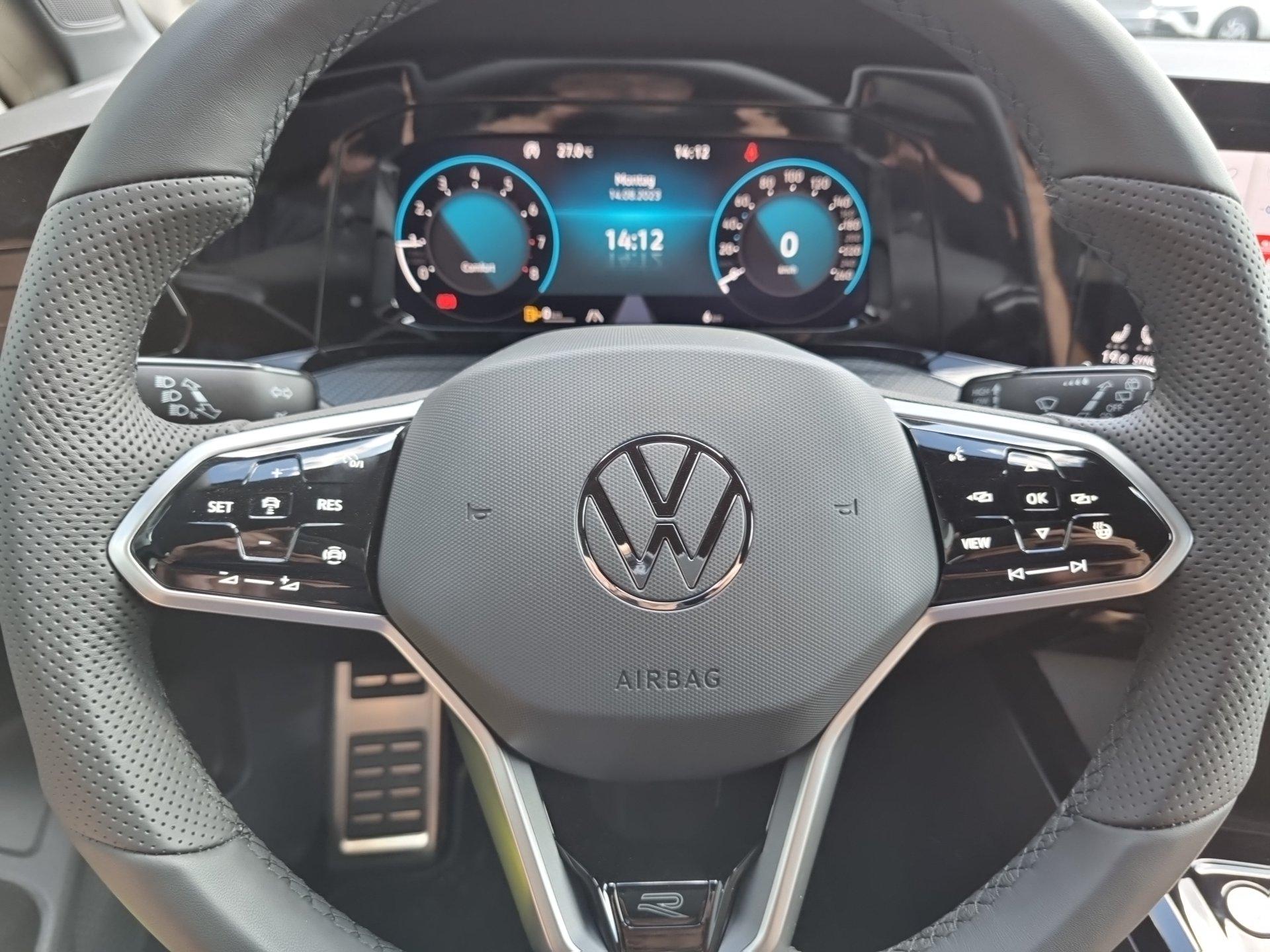 Volkswagen Golf 1.5 TSI OPF 150PS R-Line Virtual Cockpit Rückf.Kamera  Air-Care-Climatronic Sitzheizung Lenkradheizung Abg.Scheiben  AbstandsTempomat Radio Ready 2 Discover Apple Car Play Android Auto  Ladefunktion Handy PDC v+h Reimport EU-Neuwagen