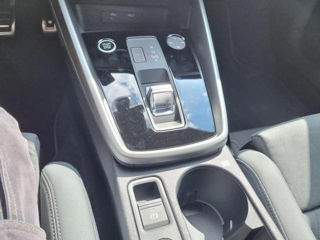 A3 Sportback S-Line 35 TFSI 150PS S-Tronic Interieur elektr.Schiebedach Sitzheizung Sportsitze LED-Scheinw. Klimaautomatik MMI-Radio Touchscreen Apple CarPlay Android Auto PDC v+h Keyless 18"LM abg.Scheiben Tempomat 