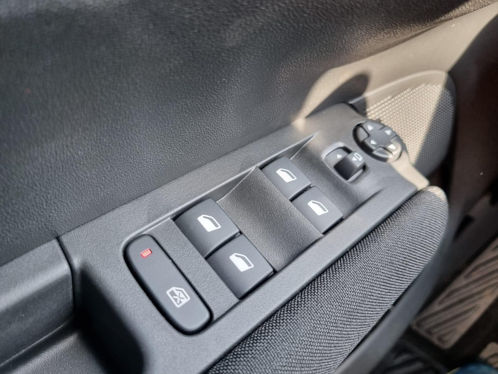 Citroën C3 Aircross 1.2 110PS PLUS Feel Teilleder LED-Scheinw.  Klimaautomatik Radio DAB Bluetooth Touchscreen Apple CarPlay Android Auto  abged.Scheiben, EU-Neuwagen & Reimporte, Autohaus Kleinfeld, EU  Fahrzeuge