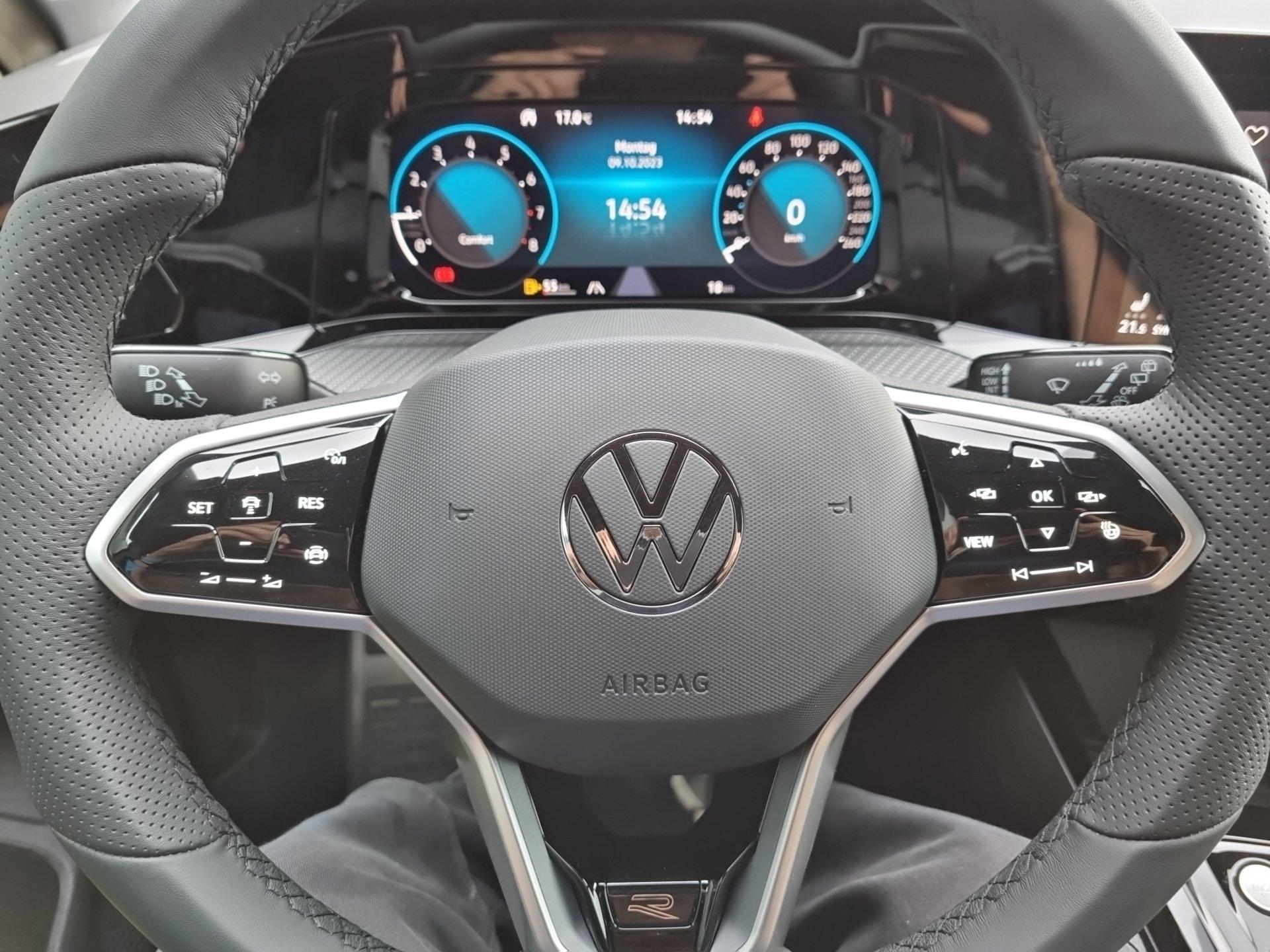 Volkswagen Golf 1.5 TSI OPF 150PS R-Line Virtual Cockpit Rückf.Kamera  Air-Care-Climatronic Sitzheizung Lenkradheizung Abg.Scheiben  AbstandsTempomat Radio Ready 2 Discover Apple Car Play Android Auto  Ladefunktion Handy PDC v+h Reimport EU-Neuwagen