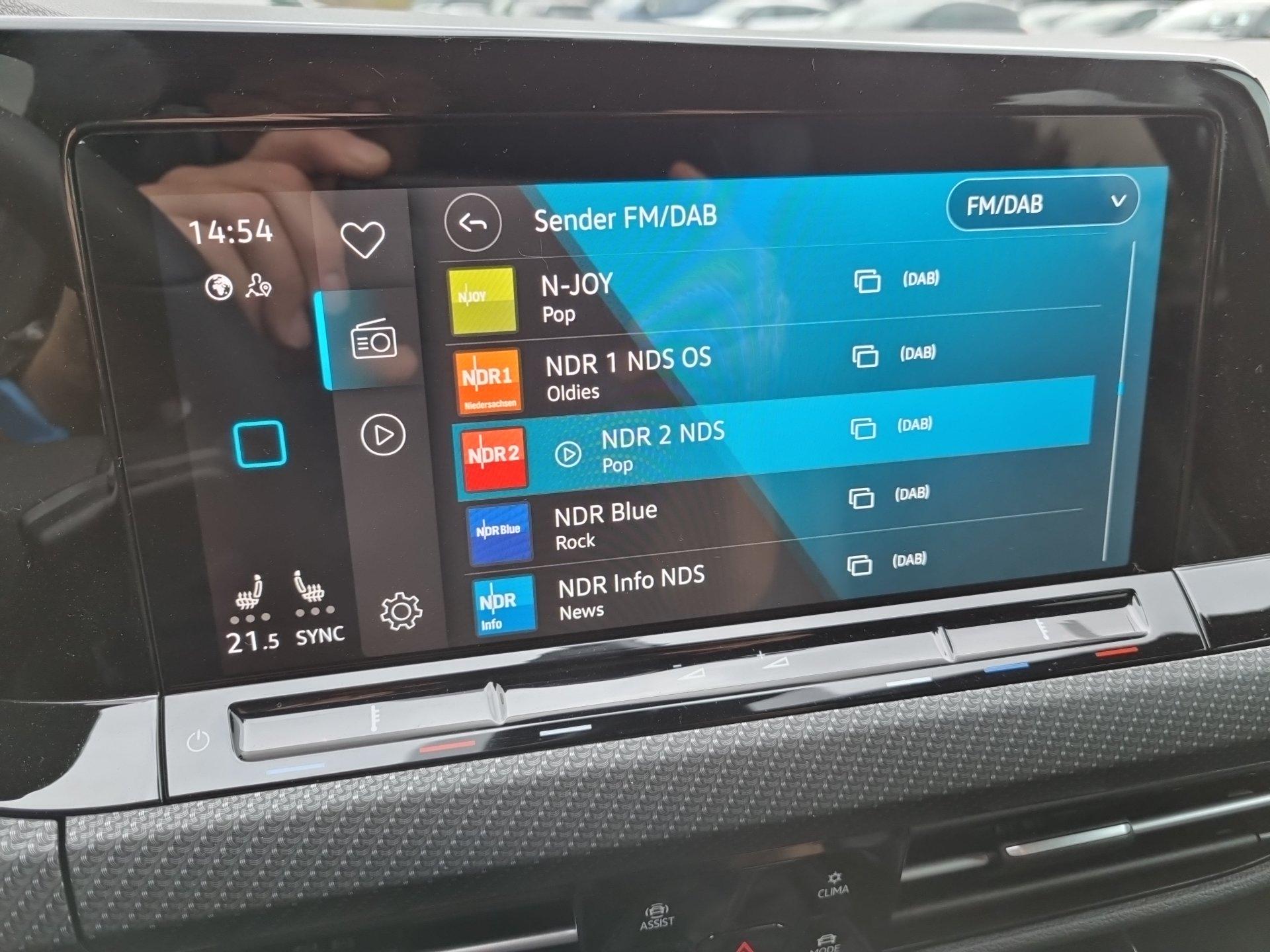 Volkswagen Golf 1.5 TSI OPF 150PS R-Line Virtual Cockpit Rückf.Kamera  Air-Care-Climatronic Sitzheizung Lenkradheizung Abg.Scheiben  AbstandsTempomat Radio Ready 2 Discover Apple Car Play Android Auto  Ladefunktion Handy PDC v+h