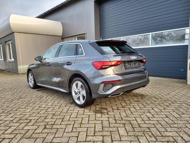 A3 Sportback S-Line 35 TFSI 150PS S-Tronic Navi MMI Sitzheizung Sportsitze Komfortklimaautomatik PDC v&h Rückf.Kamera 2xKeyless Tempomat Glanzpaket Armlehne teilb.Rücksitzbank 