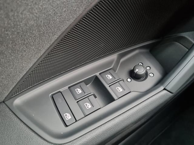 A3 Sportback S-Line 35 TFSI 150PS S-Tronic Navi MMI Sitzheizung Sportsitze Komfortklimaautomatik PDC v&h Rückf.Kamera 2xKeyless Tempomat Glanzpaket Armlehne teilb.Rücksitzbank 