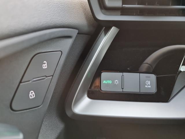 A3 Sportback S-Line 35 TFSI 150PS S-Tronic Navi MMI Sitzheizung Sportsitze Komfortklimaautomatik PDC v&h Rückf.Kamera 2xKeyless Tempomat Glanzpaket Armlehne teilb.Rücksitzbank 