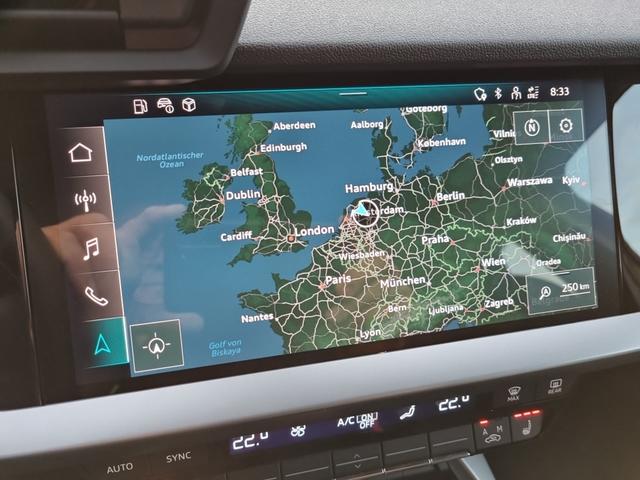 A3 Sportback S-Line 35 TFSI 150PS S-Tronic Navi MMI Sitzheizung Sportsitze Komfortklimaautomatik PDC v&h Rückf.Kamera 2xKeyless Tempomat Glanzpaket Armlehne teilb.Rücksitzbank 