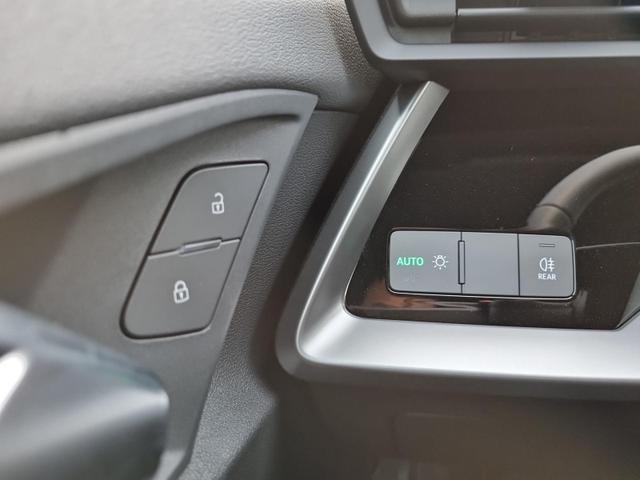 A3 Sportback S-Line 35 TFSI 150PS S-Tronic Navi MMI Sitzheizung Sportsitze Komfortklimaautomatik PDC v&h Rückf.Kamera 2xKeyless Tempomat Glanzpaket Armlehne teilb.Rücksitzbank 