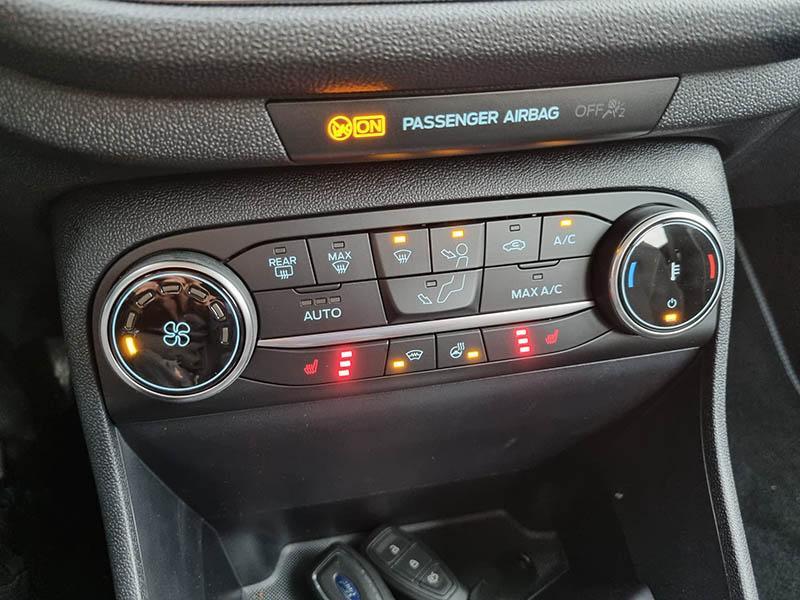 Ford Fiesta 1.0 EcoBoost 125PS Hybrid Titanium 5-türig Winterpaket  Klimaautomatik Sitzheizung Lenkradheizung Frontscheibe beheizb. Ford-Radio  SYNC 3 DAB+ Bluetooth Apple Carplay Android Auto PDC 2xKeyless EU-Neuwagen,  Jahreswagen, Gebrauchtwagen
