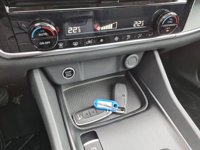 Nissan Qashqai 1.3 DIG-T Mild-Hybrid 158PS X-Tronic Acenta PanoGlasdach Klimaautomatik Radio Bluetooth Touchscreen Apple CarPlay Android Auto PDC Rückf.Kamera ACC 2xKeyless 17-LM 