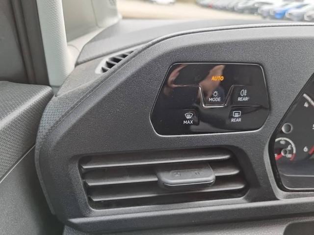 Volkswagen Caddy Cargo 2.0 TDI 75PS 2-Sitzer Anhängerkupplung Klima Parksensoren VW-Radio Apple CarPlay Android Auto Hecktüren180º Schiebetür rechts Holzboden Verkleidung komplett Ganzjahresreifen 