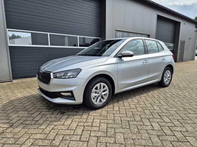 Skoda Fabia - 1.0 TSI 115PS DSG Selection 5-türig Sitzheizung Rückf.Kamera Anschlussgarantie PDC Multifunktionslenkrad Klima Skoda-Radio Bluetooth Touchscreen Apple CarPlay Android Auto Tempomat Nebelsch. 15-LM Vorlauffahrzeuge