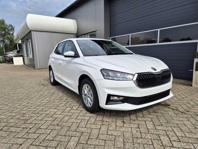 Skoda Fabia - 1.0 TSI 115PS DSG Selection 5-türig Sitzheizung Rückf.Kamera Anschlussgarantie PDC Multifunktionslenkrad Klima Skoda-Radio Bluetooth Touchscreen Apple CarPlay Android Auto Tempomat Nebelsch. 15-LM Vorlauffahrzeuge