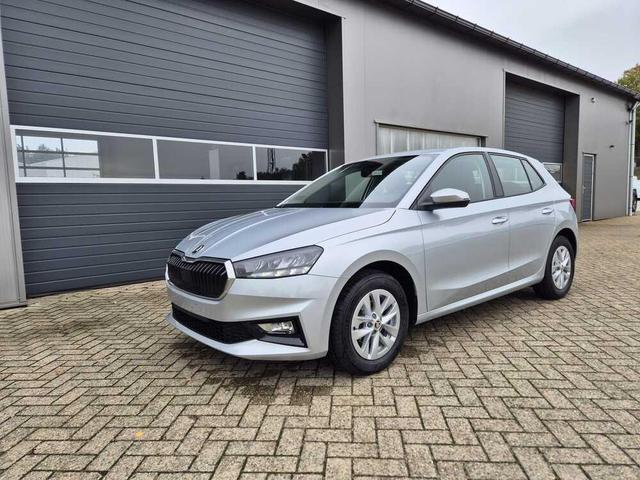 Skoda Fabia - 1.0 TSI 95PS Selection 5-türig Sitzheizung Rückf.Kamera Anschlussgarantie PDC Multifunktionslenkrad Klima Skoda-Radio Bluetooth Touchscreen Apple CarPlay Android Auto Tempomat Nebelsch. 15-LM Vorlauffahrzeuge