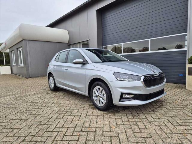 Skoda Fabia - 1.0 TSI 95PS Selection 5-türig Sitzheizung Rückf.Kamera Anschlussgarantie PDC Multifunktionslenkrad Klima Skoda-Radio Bluetooth Touchscreen Apple CarPlay Android Auto Tempomat Nebelsch. 15-LM Vorlauffahrzeuge