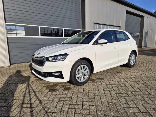 Skoda Fabia - 1.0 TSI 95PS Selection 5-türig Sitzheizung Rückf.Kamera Anschlussgarantie PDC Multifunktionslenkrad Klima Skoda-Radio Bluetooth Touchscreen Apple CarPlay Android Auto Tempomat Nebelsch. 15-LM Vorlauffahrzeuge