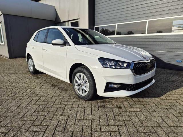 Skoda Fabia - 1.0 TSI 95PS Selection 5-türig Sitzheizung Rückf.Kamera Anschlussgarantie PDC Multifunktionslenkrad Klima Skoda-Radio Bluetooth Touchscreen Apple CarPlay Android Auto Tempomat Nebelsch. 15-LM Vorlauffahrzeuge