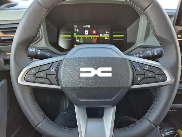 Dacia Duster 1.2 TCe 130PS 4x4 Extreme Lenkradheizung Sitzheizung Klimaautomatik 4x Kamera Teil-Leder City-Paket Bluetooth Apple Carplay Android Auto PDC v+h 2xKeyless 17-LM Ganzj.Reifen 