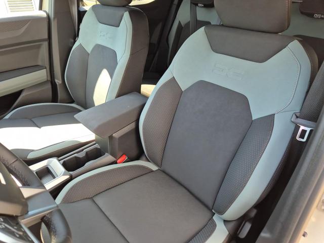 Dacia Duster Extreme Hybrid 140PS Automatik 1.6 SCE Sitzheizung Klimaautomatik 4x Kamera elektr.Parkbremse Teil-Leder Bluetooth Apple Carplay Android Auto PDC v+h 2xKeyless 17-LM 