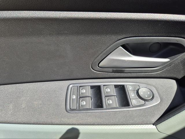 Dacia Duster Extreme Hybrid 140PS Automatik 1.6 SCE Sitzheizung Klimaautomatik PDC Rückf.kamera Bluetooth Apple Carplay Android Auto 2xKeyless 17-LM 