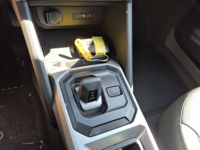 Dacia Duster Extreme Hybrid 140PS Automatik 1.6 SCE Sitzheizung Klimaautomatik PDC Rückf.kamera Bluetooth Apple Carplay Android Auto 2xKeyless 17-LM 