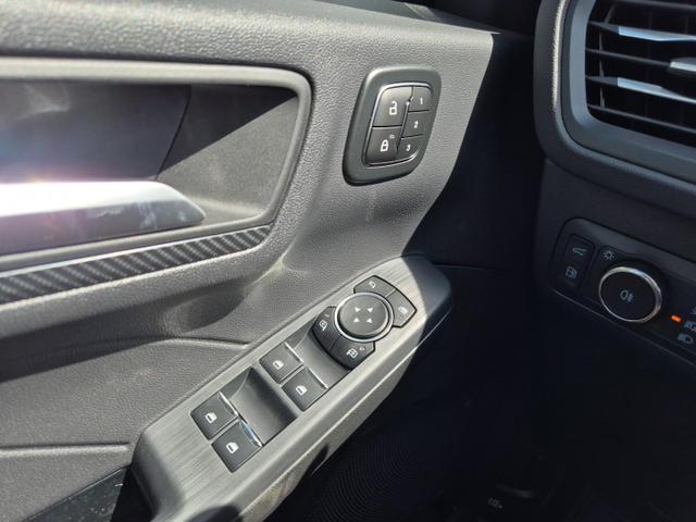 Ford Kuga ST-Line X 243PS PHEV Automatik Matrix-LED eletkr. PanoDach schwenkb. AHK Head-Up-Display Sitzheizung v+h Lenkradheizung Frontscheibe beheizb. Navi SYNC4 Apple CarPlay Android Auto Touchscreen PDC 4xKamera 2xKeyless B+O Sound 19"LM vollelektr. Re 
