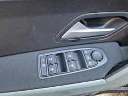 Dacia Duster Extreme 4x4 130PS 1.2 TCe 4x Kamera Lenkradheizung Sitzheizung Klimaautomatik Teil-Leder Bluetooth Apple Carplay Android Auto PDC v+h 2xKeyless 17-LM Ganzj.Reifen 