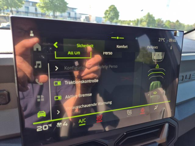 Dacia Duster Extreme Hybrid 140PS Automatik 1.6 SCE Lenkradheizung Sitzheizung Klimaautomatik 4x Kamera elektr.Parkbremse Teil-Leder Bluetooth Apple Carplay Android Auto PDC v+h 2xKeyless 17-LM 