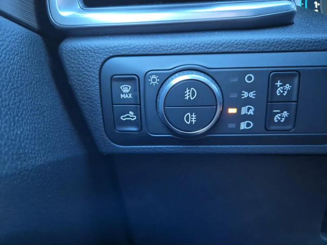 Volkswagen Amarok Style DoKa 3.0 TDI 240PS 4x4 Automatik Laderaumabdeckung Navi Lenkradheizung Frontscheibe beheizb. Sitzheizung AHK Rückf.Kamera ACC Klimaautomatik PDC v+h Apple Carplay Android Auto 2xKeyless 18"LM 
