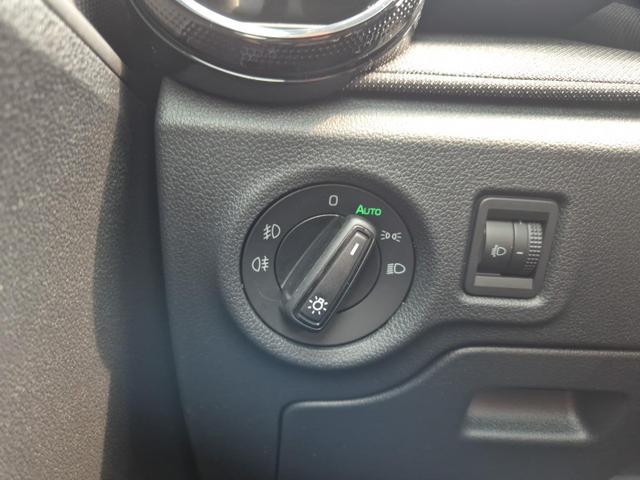 Skoda Fabia 1.0 TSI 115PS Selection 5-türig Sitzheizung Parksensoren Multifunktionslenkrad Klima Skoda-Radio Bluetooth Touchscreen Tempomat Nebelsch. wireless Apple CarPlay + Android Auto 