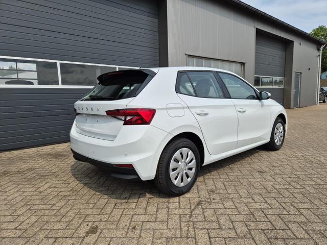 Skoda Fabia 1.0 TSI 115PS Selection 5-türig Sitzheizung Parksensoren Multifunktionslenkrad Klima Skoda-Radio Bluetooth Touchscreen Tempomat Nebelsch. wireless Apple CarPlay + Android Auto 