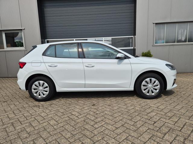 Skoda Fabia 1.0 TSI 115PS Selection 5-türig Sitzheizung Parksensoren Multifunktionslenkrad Klima Skoda-Radio Bluetooth Touchscreen Tempomat Nebelsch. wireless Apple CarPlay + Android Auto 