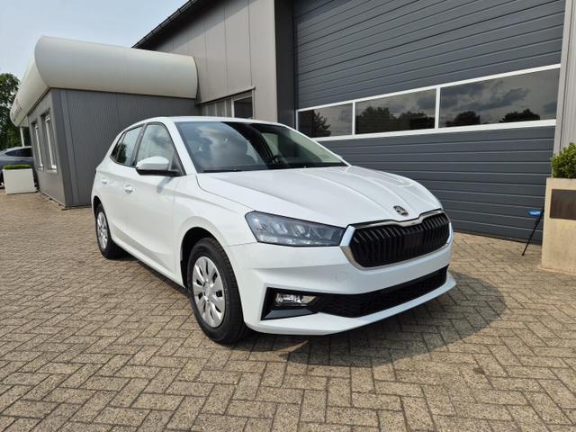Skoda Fabia 1.0 TSI 115PS Selection 5-türig Sitzheizung Parksensoren Multifunktionslenkrad Klima Skoda-Radio Bluetooth Touchscreen Tempomat Nebelsch. wireless Apple CarPlay + Android Auto 