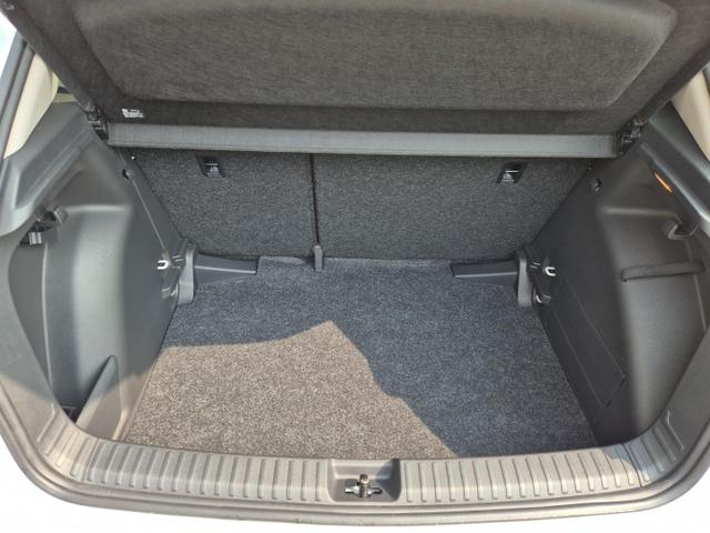 Skoda Fabia 1.0 TSI 115PS Selection 5-türig Sitzheizung Parksensoren Multifunktionslenkrad Klima Skoda-Radio Bluetooth Touchscreen Tempomat Nebelsch. wireless Apple CarPlay + Android Auto 