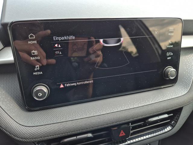 Skoda Fabia 1.0 TSI 115PS Selection 5-türig Sitzheizung Parksensoren Multifunktionslenkrad Klima Skoda-Radio Bluetooth Touchscreen Tempomat Nebelsch. wireless Apple CarPlay + Android Auto 