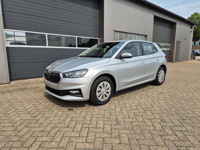 Skoda Fabia - 1.0 TSI 115PS Selection 5-türig Sitzheizung Parksensoren Multifunktionslenkrad Klima Skoda-Radio Bluetooth Touchscreen Tempomat Nebelsch. wireless Apple CarPlay + Android Auto