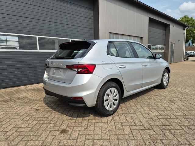 Skoda Fabia 1.0 TSI 115PS Selection 5-türig Sitzheizung Parksensoren Multifunktionslenkrad Klima Skoda-Radio Bluetooth Touchscreen Tempomat Nebelsch. wireless Apple CarPlay + Android Auto 