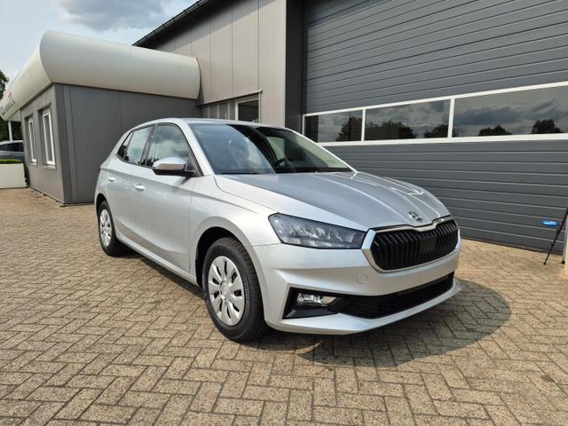 Skoda Fabia 1.0 TSI 115PS Selection 5-türig Sitzheizung Parksensoren Multifunktionslenkrad Klima Skoda-Radio Bluetooth Touchscreen Tempomat Nebelsch. wireless Apple CarPlay + Android Auto 