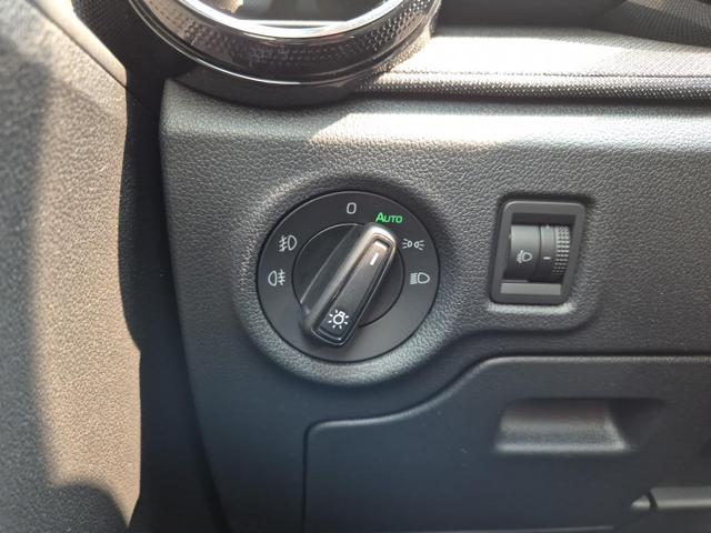 Skoda Fabia 1.0 TSI 115PS Selection 5-türig Sitzheizung Parksensoren Multifunktionslenkrad Klima Skoda-Radio Bluetooth Touchscreen Tempomat Nebelsch. wireless Apple CarPlay + Android Auto 