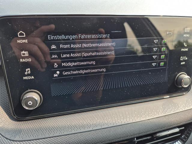 Skoda Fabia 1.0 TSI 115PS Selection 5-türig Sitzheizung Parksensoren Multifunktionslenkrad Klima Skoda-Radio Bluetooth Touchscreen Tempomat Nebelsch. wireless Apple CarPlay + Android Auto 