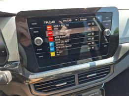 Volkswagen T-Cross 1.0 TSI 116PS DSG Life LED-Matrix-Scheinwerfer Klimaautomatik Sitzheizung PDC Rückf.Kamera 17-LM abged.Scheiben 2xKeyless DAB+ Bluetooth Touchscreen Apple CarPlay Android Auto 