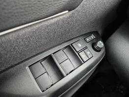 Toyota Yaris Cross 1.5VVT-iE 130PS Automatik Teamplayer Klimaautomatik Sitzheizung Lenkradheizung PDC v+h Rückf.Kamera 17-LM abged.Scheiben 2xKeyless DAB+ Bluetooth Touchscreen Apple CarPlay Android Auto 